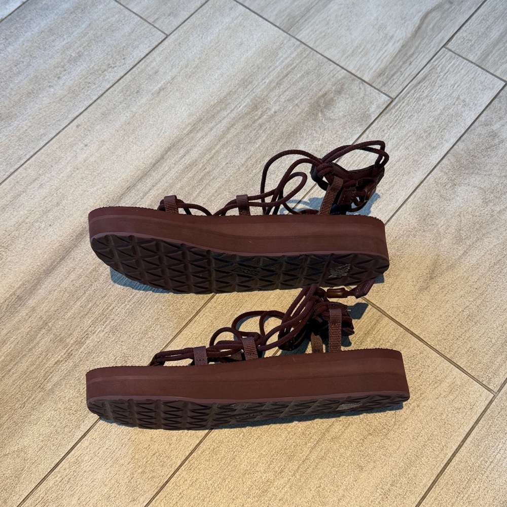 Teva Women's Midform Infinity Sandal. Size 5. Color Rum Raisin - Picture 5 of 5